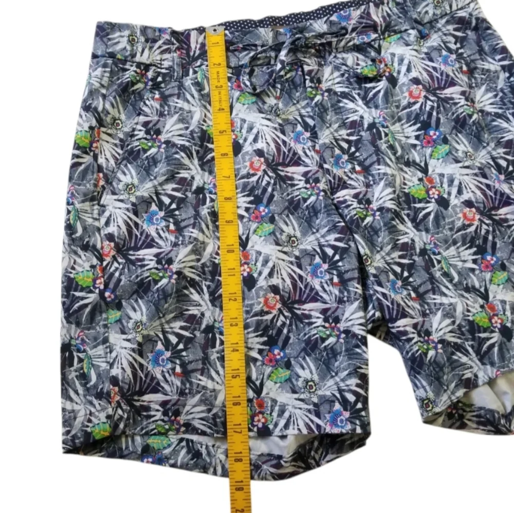 ROBERT GRAHAM Hybrid Shorts Size 34 Classic Fit Floral Casual Boardshorts